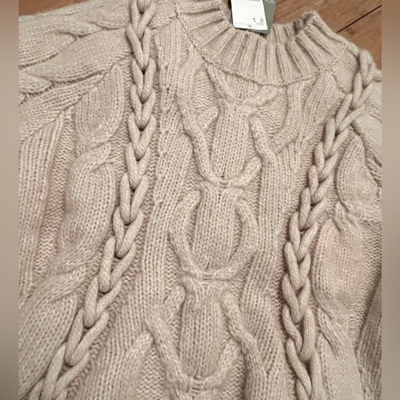 H&M oversized chunky cable, braided knit sweater, new with tags - Picture 3 of 4